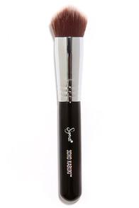 sigma-beauty-sigma-3dhd-angled-kabuki-makeup-brush